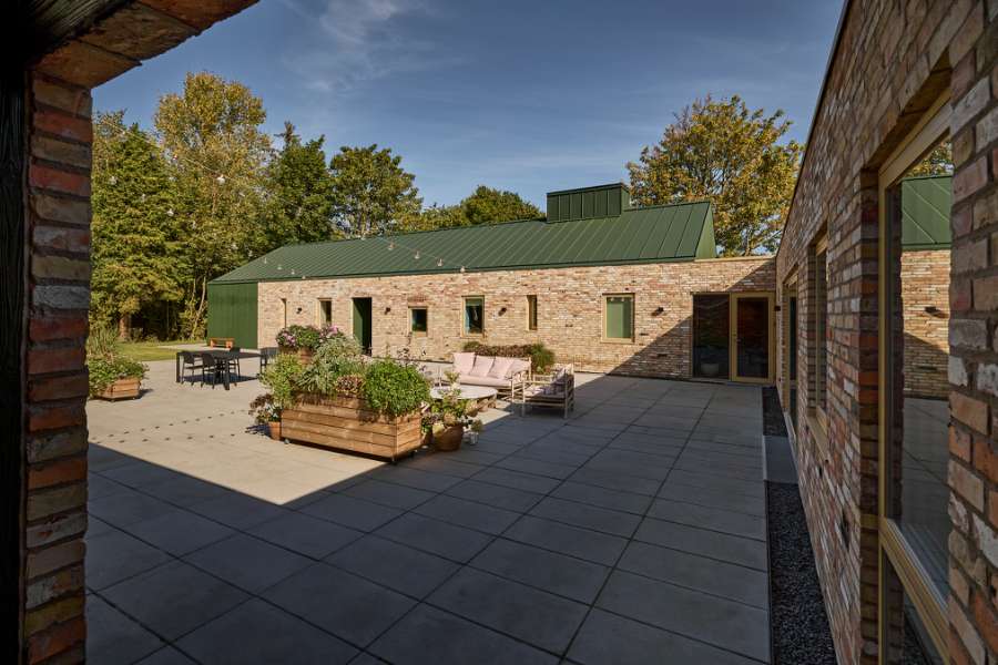 Green steel profiles set the framework for a rural family collective, Ølbyvej 178, 4623 Lille Skensved, Denmark